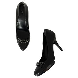 Gucci Black Patent Leather Chain Detail Pumps