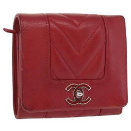 CHANEL Matelasse Mademoiselle Portemonnaie Lammleder Rot Silber CC