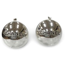 Orecchini a clip rotondi Chanel Vintage 98P Logo Design