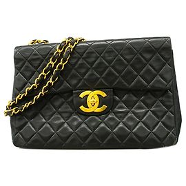 Bolso de hombro Chanel de piel de cordero negra