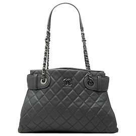 Sac Chanel Coco Loop Tote Petit en Agneau Matelassé Gris