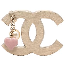 Chanel Gold CC vergoldete Emaille-Herz- und Kunstperlen-Brosche