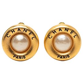 Boucles d'oreilles clips rondes en fausses perles plaquées or Chanel Gold