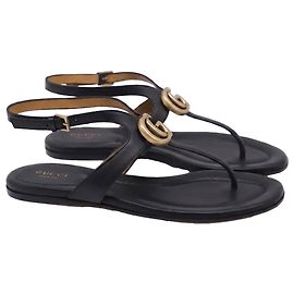 Sandali con cinturino alla caviglia Gucci GG Marmont in pelle nera