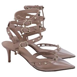 Décolleté Valentino Garavani Rockstud Cage Pump PVC Kitten Heel in Beige PVC