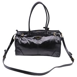 Bolso de hombro Prada Bonnie Large en piel de becerro negra