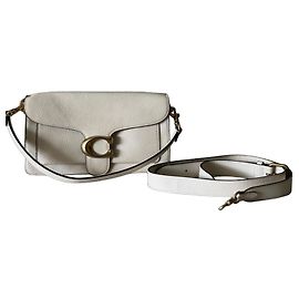 Coach Tabby Schultertasche aus genarbtem Leder weiß