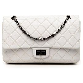Borsa a tracolla Chanel Reissue 2.55 Double Flap 227 in pelle di vitello invecchiata matelassé bianca