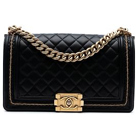 Chanel Boy Flap Crossbody Bag aus gestepptem Lammleder in Schwarz, Größe Old Medium