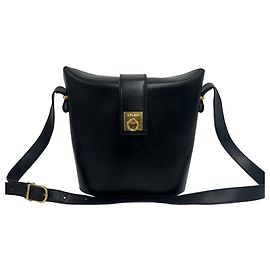 Céline Celine Schultertasche aus Kalbsleder mit Vintage-Logo und Ring-Hardware