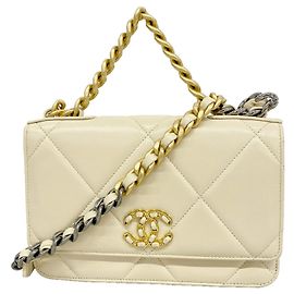 Chanel Schulter-Wallet mit Kette aus beigem Lammleder