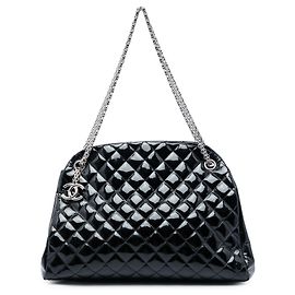Borsa Bowling Just Mademoiselle Chanel in vernice matelassé nera Large
