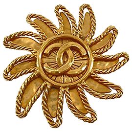 Broche Chanel Gold CC chapado en oro motivo sol
