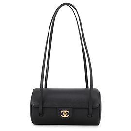 Bolsa de ombro Chanel em couro de bezerro granulado preto