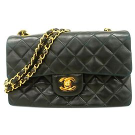 Borsa a tracolla Chanel in pelle d'agnello matelassé nera