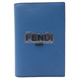 NUEVO PORTA PASAPORTES FENDI 7M0282 TARJETERO DE CUERO AZUL CAJA BOLSA HOLDER