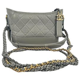 Chanel Gabrielle Hobo Bag Small aus grauem Leder