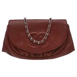 Eine attraktive Tasche, die die ikonische Halbmond-Silhouette von Chanel mit kratzfestem Leder harmonisiert. Hergestellt aus einem hochbeständigen Material, weist sie eine hervorragende Beständigkeit gegen tägliche Reibung oder Flecken auf