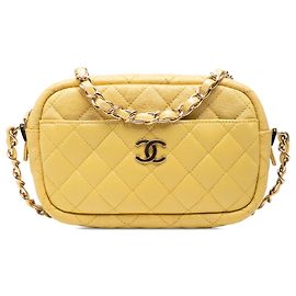 Bolsa Tiracolo Chanel Mini Quilted Iridescent Caviar Camera Case Amarela