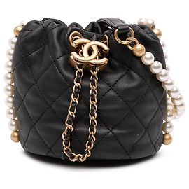 Chanel Mini Quilted Calfskin About Pearls Beuteltasche mit Kordelzug Schwarz
