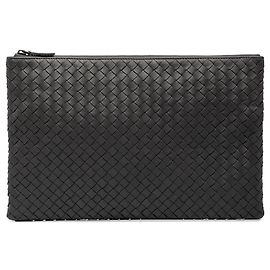 Clutch com zíper Bottega Veneta Intrecciato em Nappa cinza