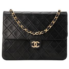 CHANEL - Vintage schwarze Chanel Simple Flap Schultertasche aus glattem Leder
