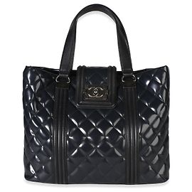 Chanel Boy Shopping Tote aus gestepptem Lackleder in Navy