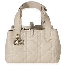 Christian Dior Toujours Tote Small aus Macrocannage-Kalbsleder in Powder Beige