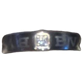 Bulgari Stunning BVLGARI ring B.zero1 collection single band. Black ceramic with a 0.05 ct diamond set in 18K white gold. Size 59mm. Sold with original case and box. Ring is in Pristine condition
