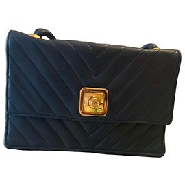 Bolso Chanel Clásico Negro Piel Chevron