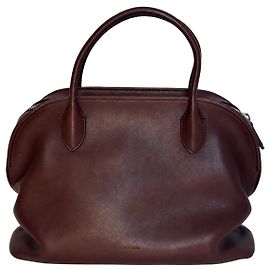 Bolso de piel The Row Agnes 12 en color marrón borgoña