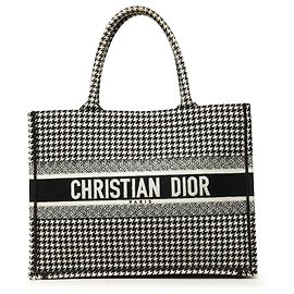 Dior Book Tote Medium aus Canvas mit schwarzer Hahnentritt-Stickerei