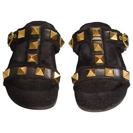 Valentino Garavani Sandali Roman Stud Shearling Neri