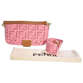 Fendi Baguette Borsa a tracolla in tela rosa FF Broderie Anglaise