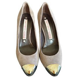 Décolleté Gianmarco Lorenzi in camoscio taupe con punta metallica dorata