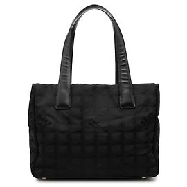 Chanel New Travel Line Nylon Tote in Schwarz