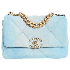 Chanel Bolsa de ombro 19 acolchoada em denim degradê azul