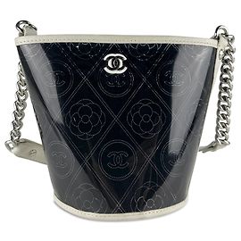 Borsa a secchiello Chanel Camellia Coco in PVC nero e vitello stropicciato, Small