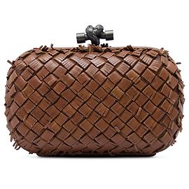 Clutch Bottega Veneta in Nappa Intrecciato marrone con frange e nodo
