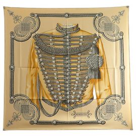 Hermès LENÇO HERMES BRANDEBOURGS CATY LATHAM CARRE 90 CM SEDA BEGE