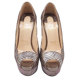 Christian Louboutin
Torsatoe Scallop Plateau-Pumps aus silbernem Leder