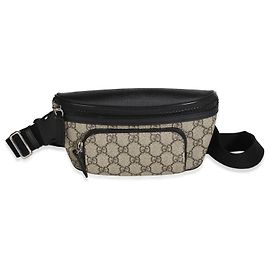 Gucci Gürteltasche aus GG Supreme Canvas in Schwarz und Beige