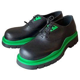 Bottega Veneta Leder-Oxford-Schuhe Schwarz/Grün