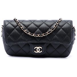 Estojo de óculos Chanel Black CC Quilted Caviar com corrente