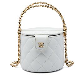 Maletín de tocador redondo Chanel de piel de cordero acolchada blanca con logo CC, asa superior y cadena