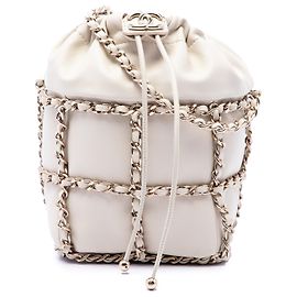 Borsa secchiello Chanel Mini in lambskin bianca con coulisse e catena CC
