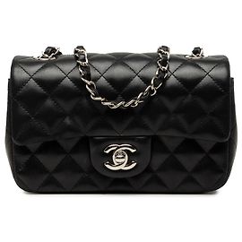 Chanel Mini Rectangular Classic em pele de cordeiro preta com pingentes de coração de Dia dos Namorados, Single Flap