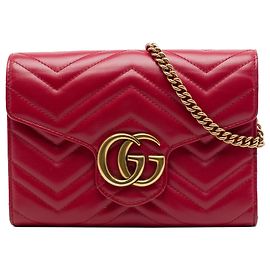 Carteira de corrente Gucci GG Marmont em couro de bezerro matelassé vermelho
