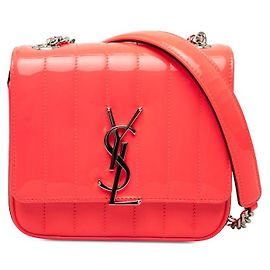 Yves Saint Laurent Borsa a tracolla con catena Saint Laurent Vicky Small in pelle verniciata