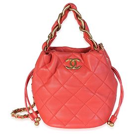Chanel More Bucket Bag aus gestepptem rotem Kalbsleder mit Kette